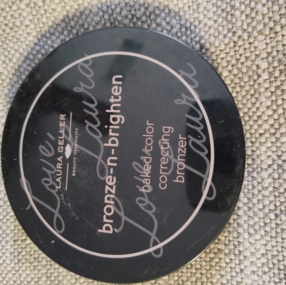 Laura Geller bronze-brighten baked bronzer